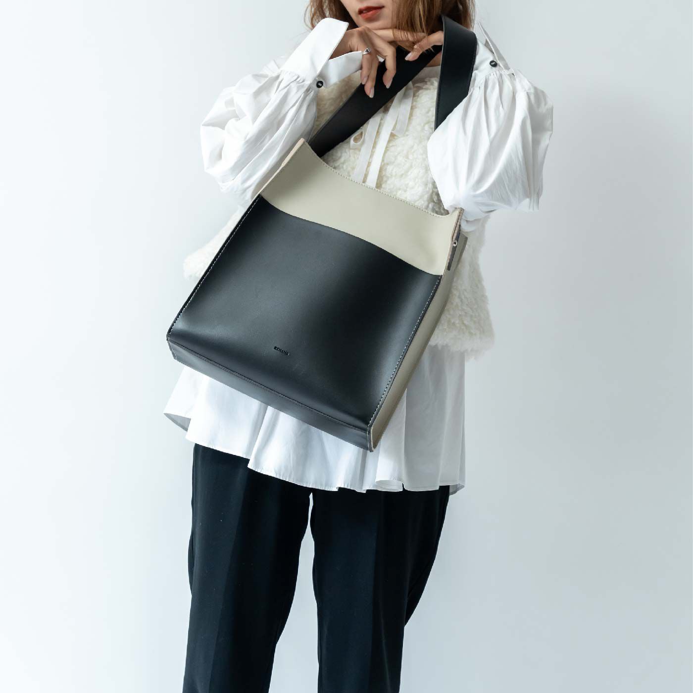 Rename 上品な質感のフェイクレザーショルダーバッグ｜FELISSIMO