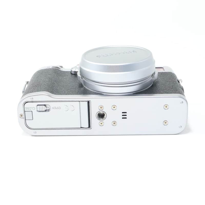 富士フイルム FUJIFILM X100F シルバー 中古 C2120174815786｜中古通販