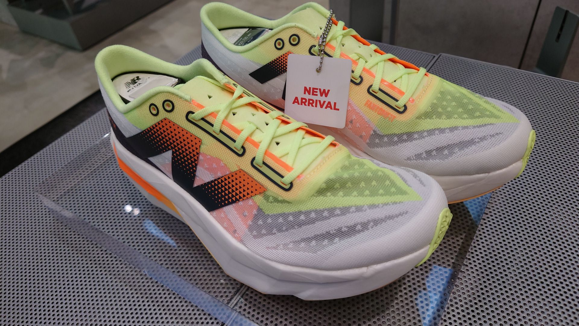 NEWBALANCE FUELCELL SUPERCOMP ELITE V4 (スーパーコンプ エリート V4