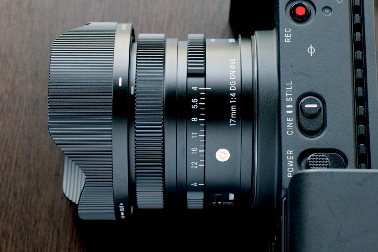 シグマ 17mm F4 DG DN Contemporary レビュー｜超ワイドな非日常を