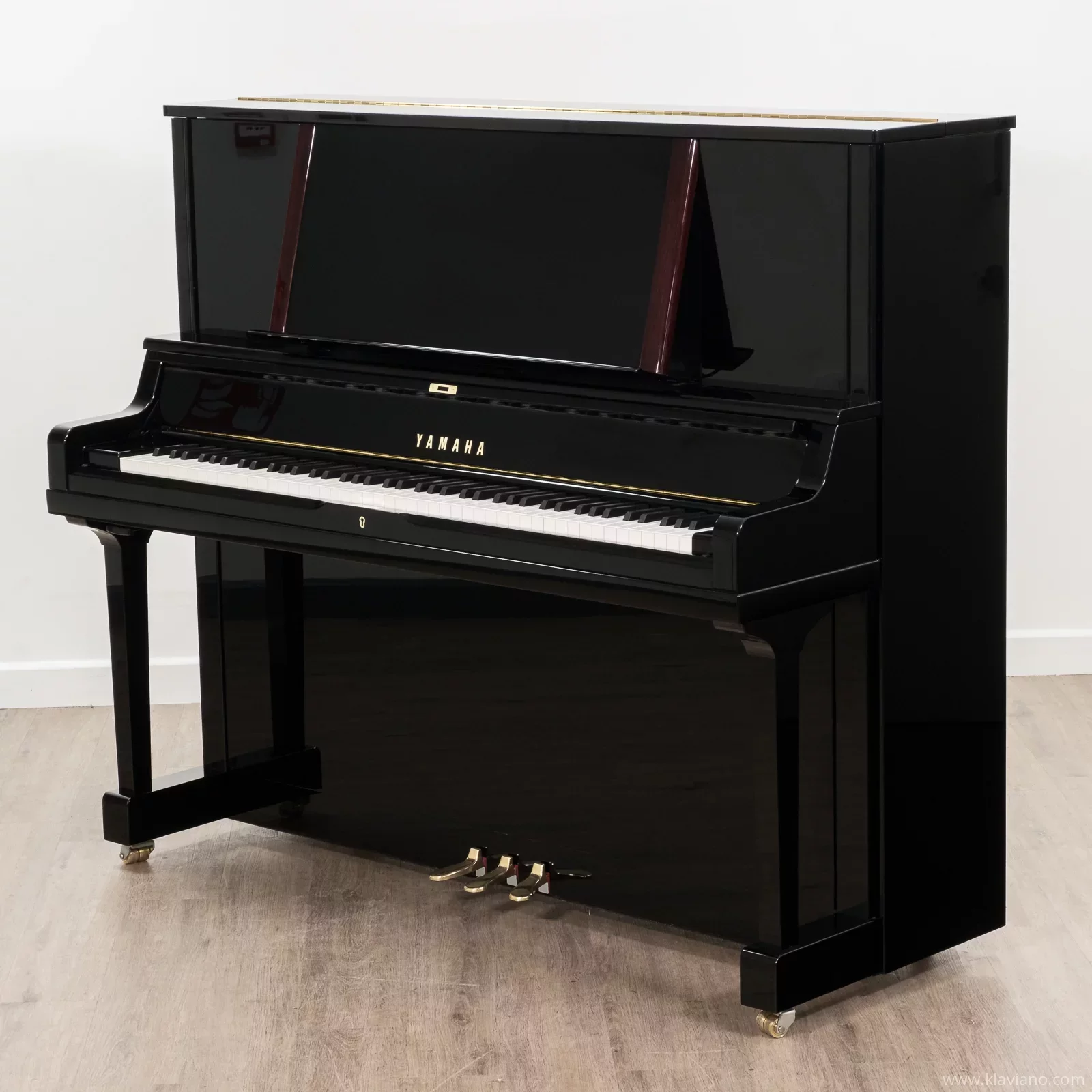 Yamaha YUS5 — handcrafted professional upright, warm tone