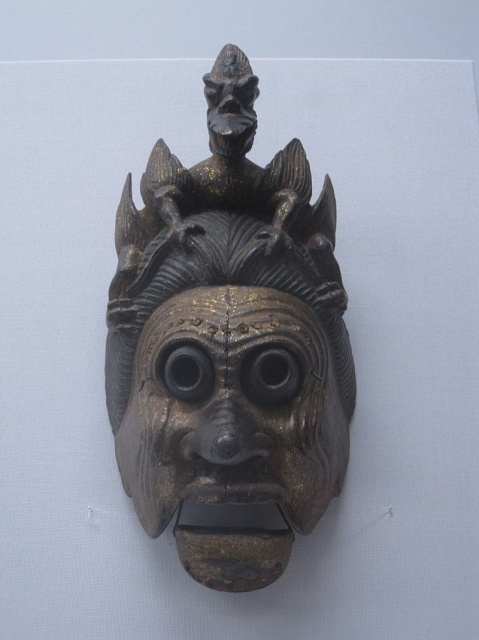 彫金家 帖佐美行による雅楽「蘭陵王」の繊細な額装品をお譲りいただき