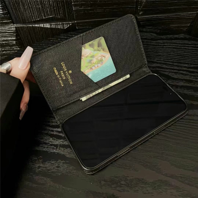 根強い人気を誇る「ルイヴィトン手帳型スマホケース」おすすめ4選！