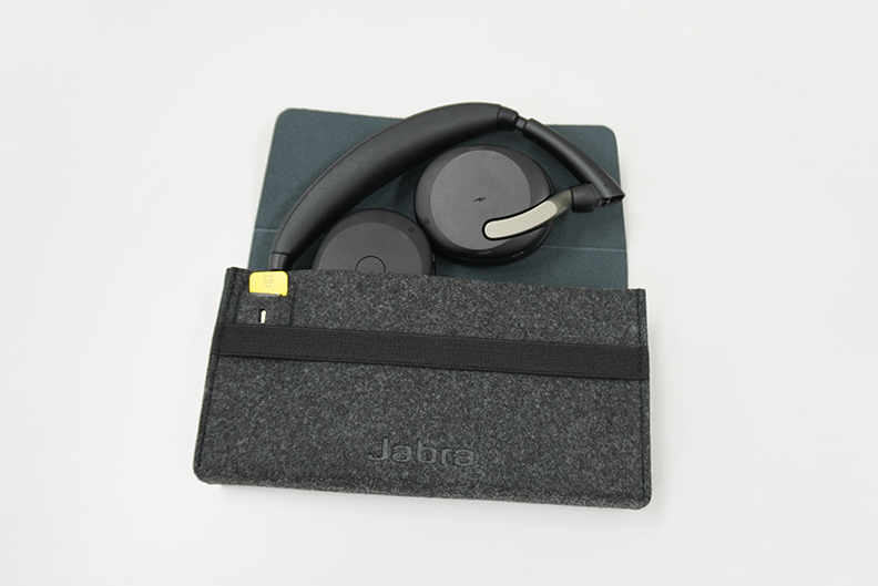 折りたたみ式ヘッドセット「Jabra Evolve2 65 Flex」｜Jabra特集｜特集