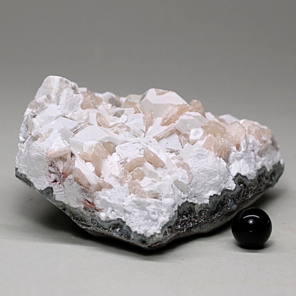 インド/プネー産]変種アポフィライト共生？スティルバイト原石