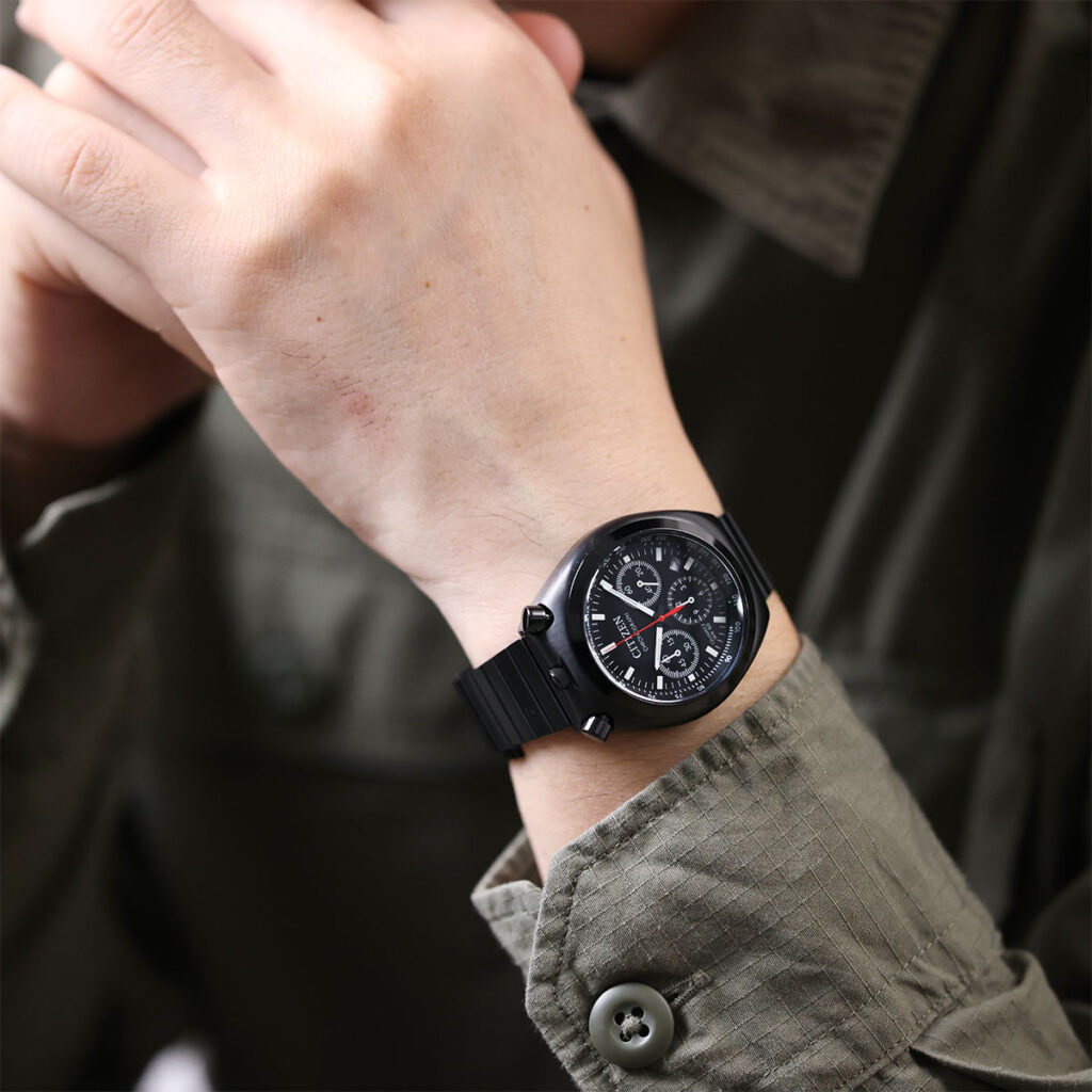 オールブラックのカラーリングを採用した別注モデルが登場｜RECORD