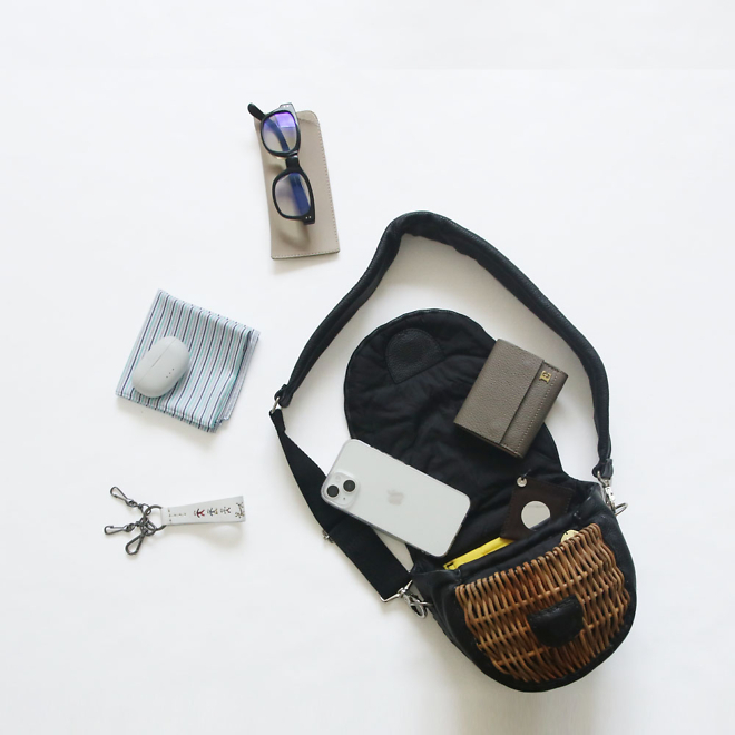 バッグに入れてみました｜フニュ・シュリンク・ボディバッグS（eb.a