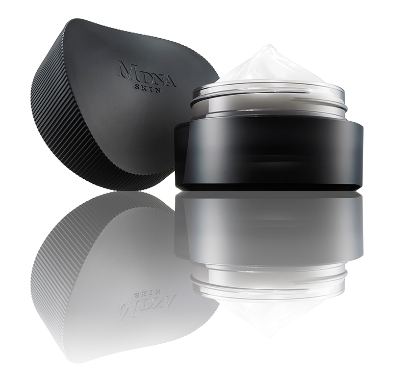 MDNA SKIN』から、肌感覚を呼び覚まし、引き締まった美しいハリ肌へ