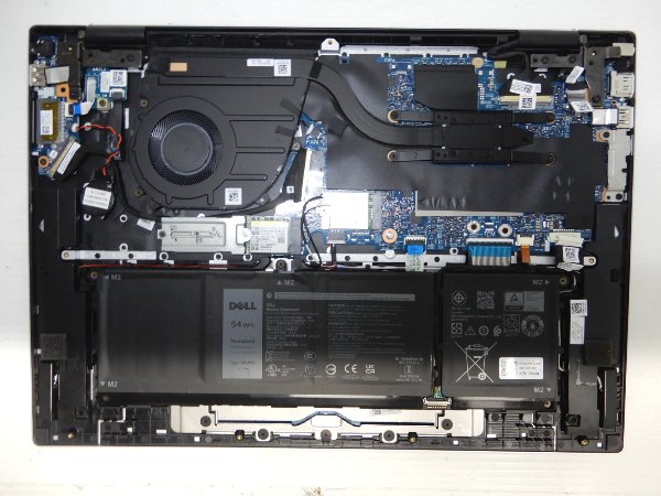 DELL Inspiron 16 Plus 7630 充電ができずランプも点かない