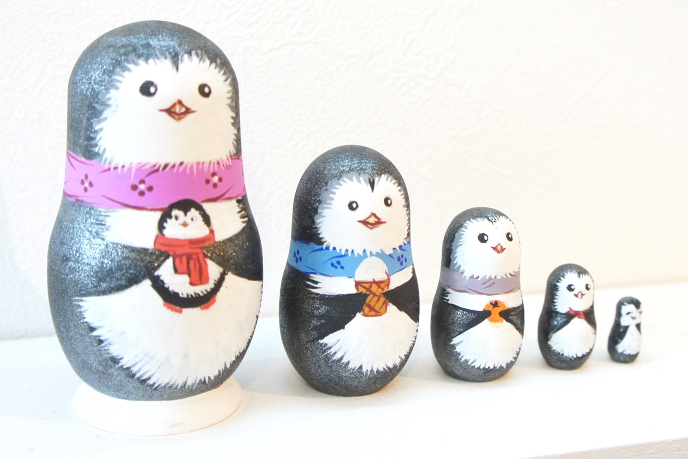 マフラーを巻いたペンギンの親子マトリョーシカ ＜子ペンギン＞ 5