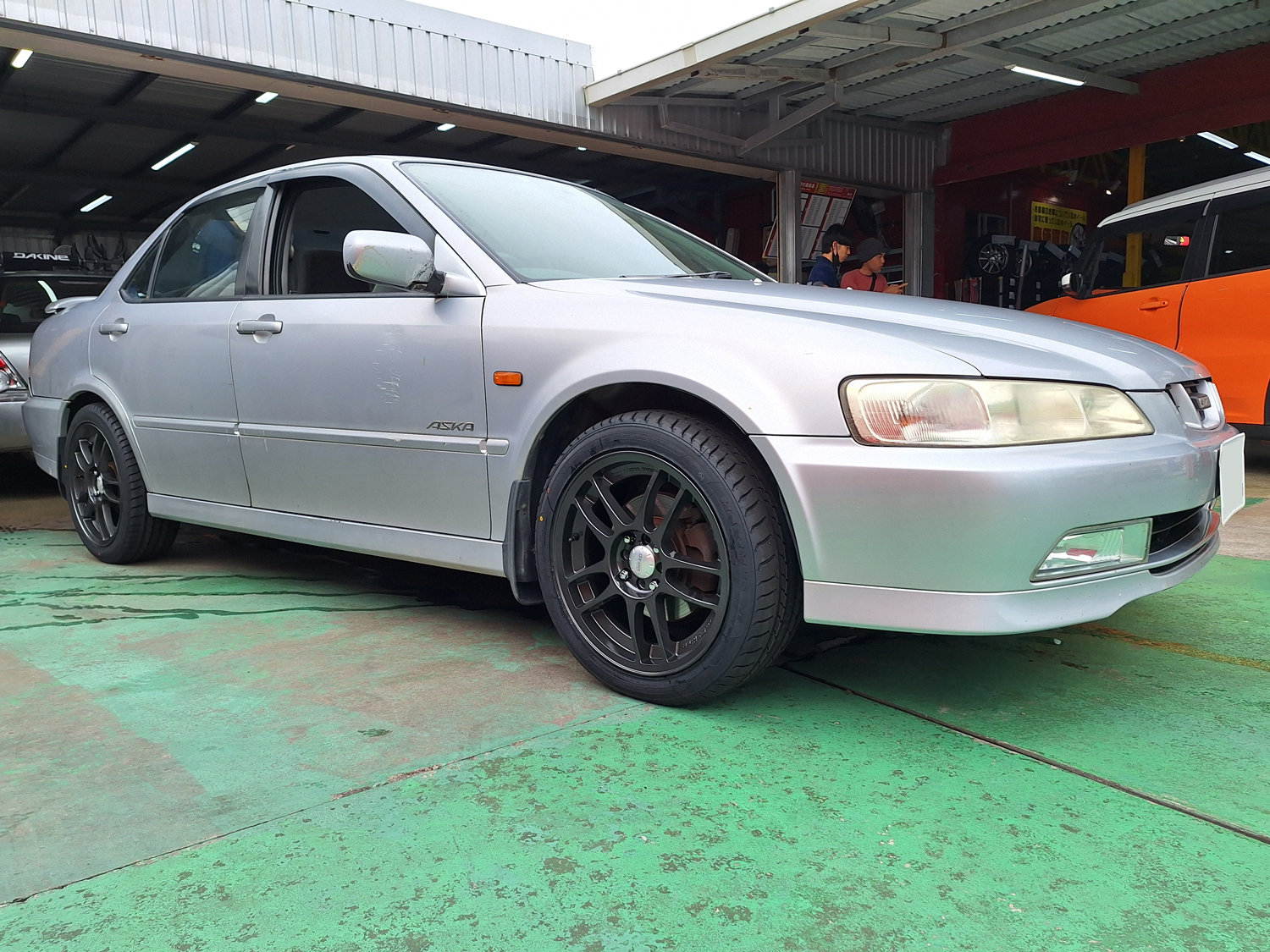 いすゞ アスカ TRY HARDER 17×7J MAXTREK 215/45R17｜ホイール・タイヤ