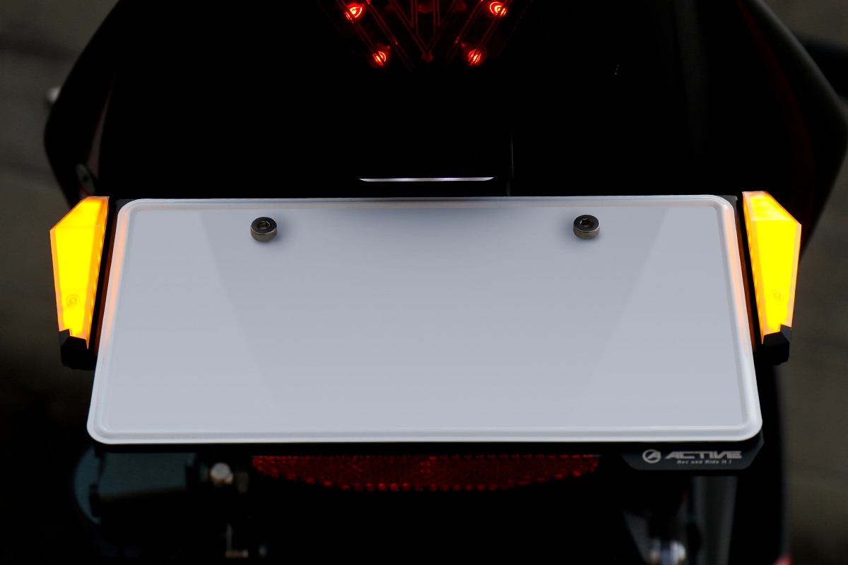 更にコンパクトになったホルダー一体型ウインカー！“アクティブ LED