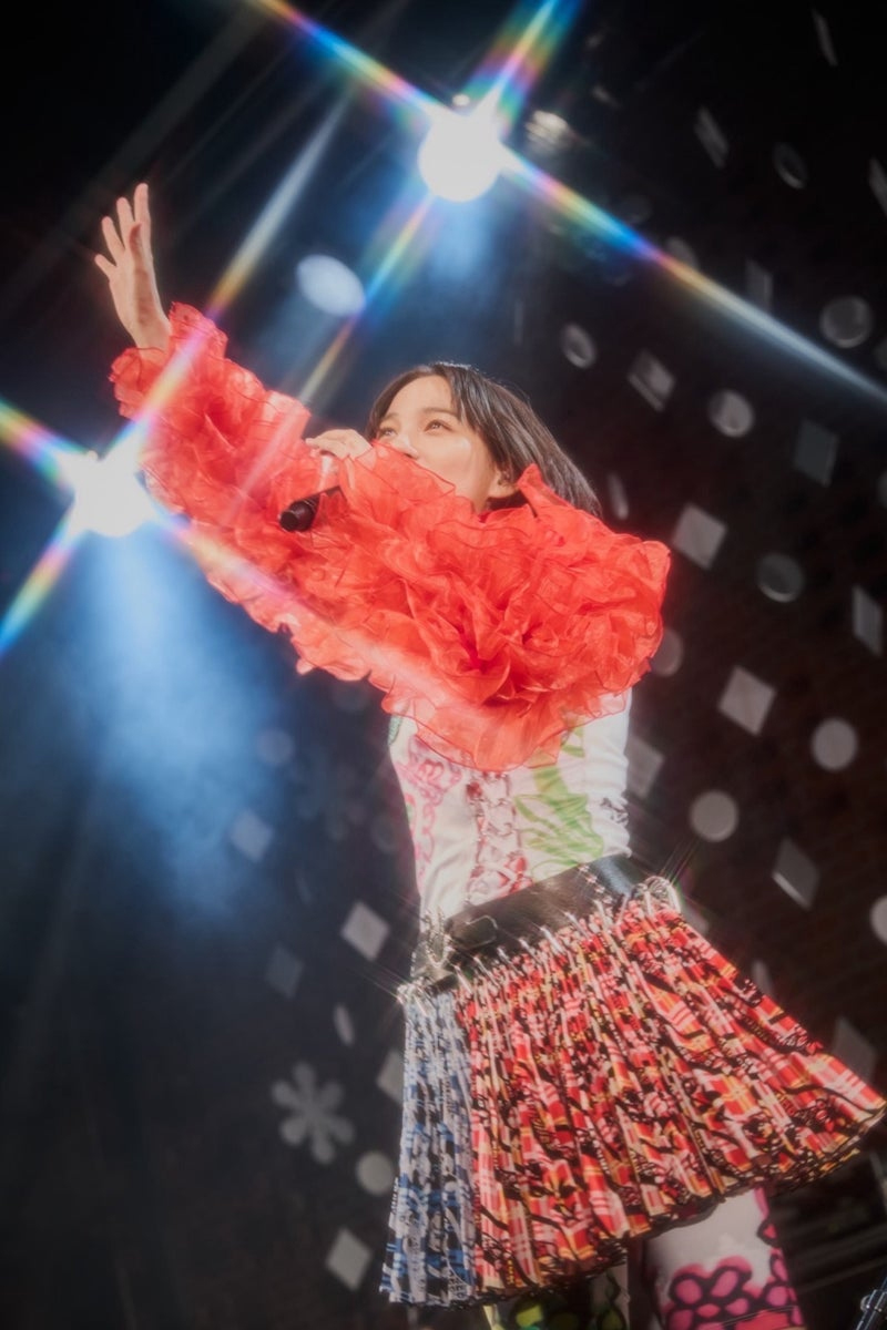 のん、ブログで多数公開したFC限定公演の写真にファン歓喜！「写真見