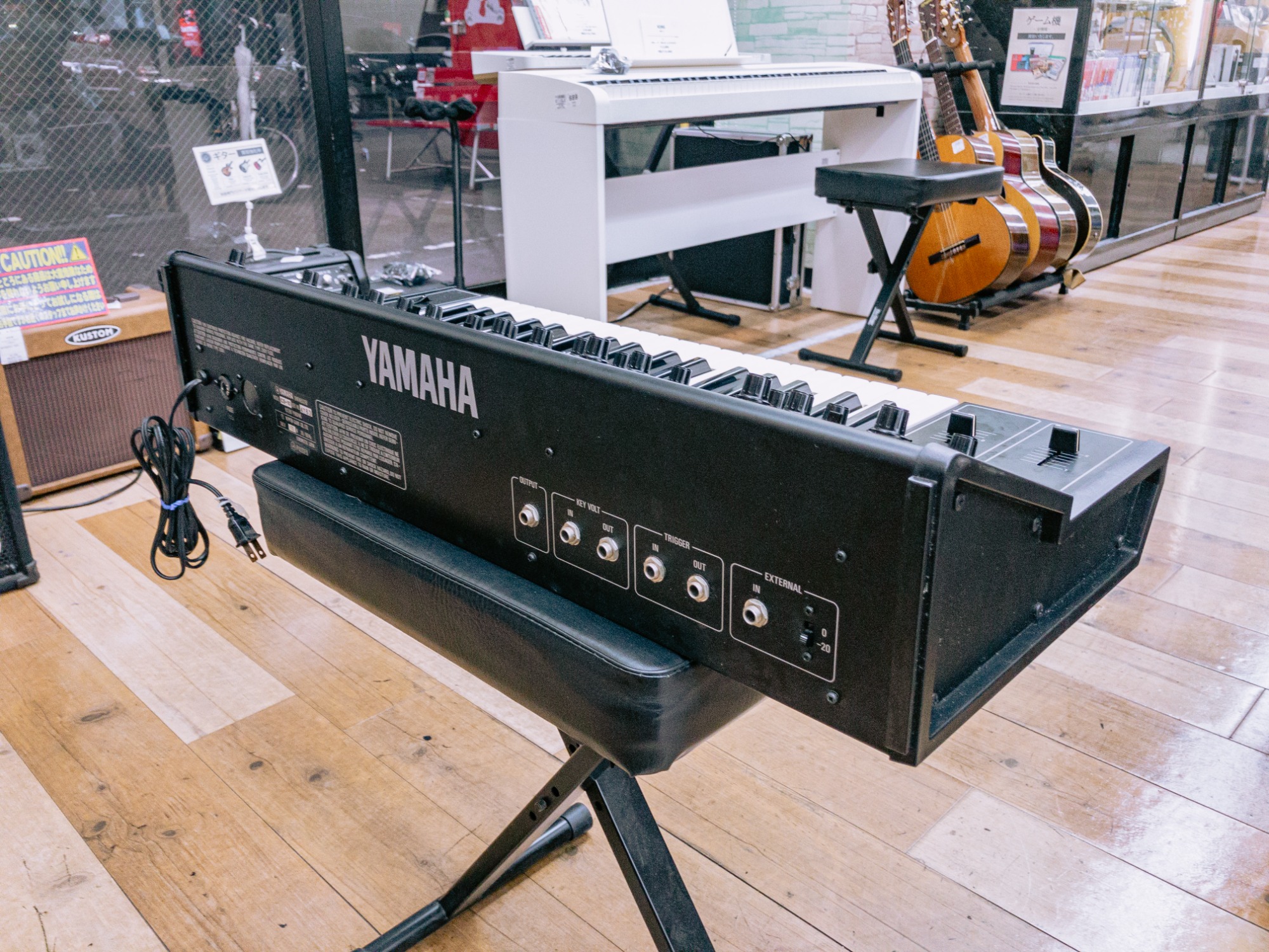 ヴィンテージのアナログモノシンセ入荷！ YAMAHA シンセサイザー CS-10