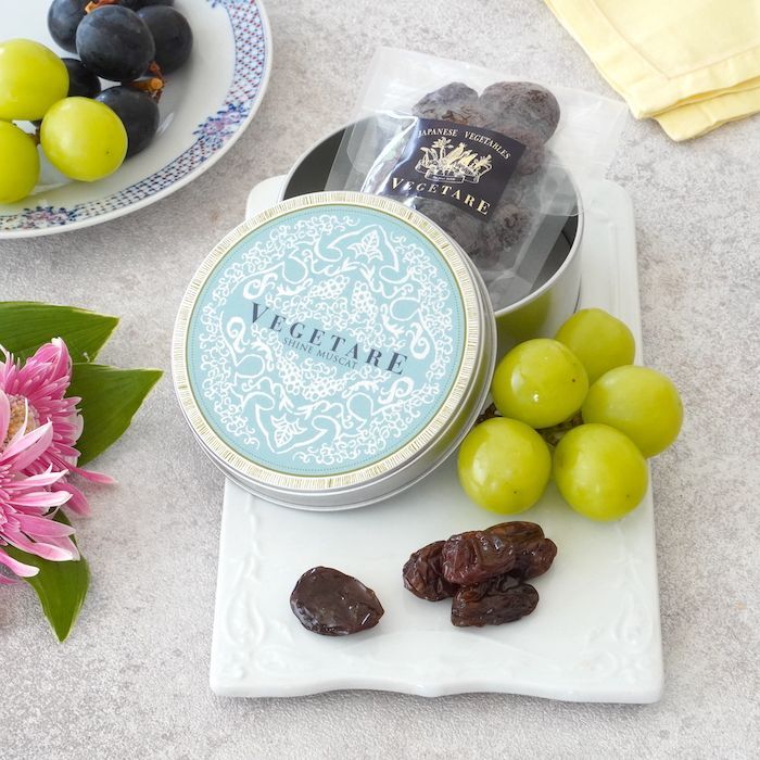 こだわり葡萄のセミドライ2缶＆素焼きナッツセット(化粧箱入り)