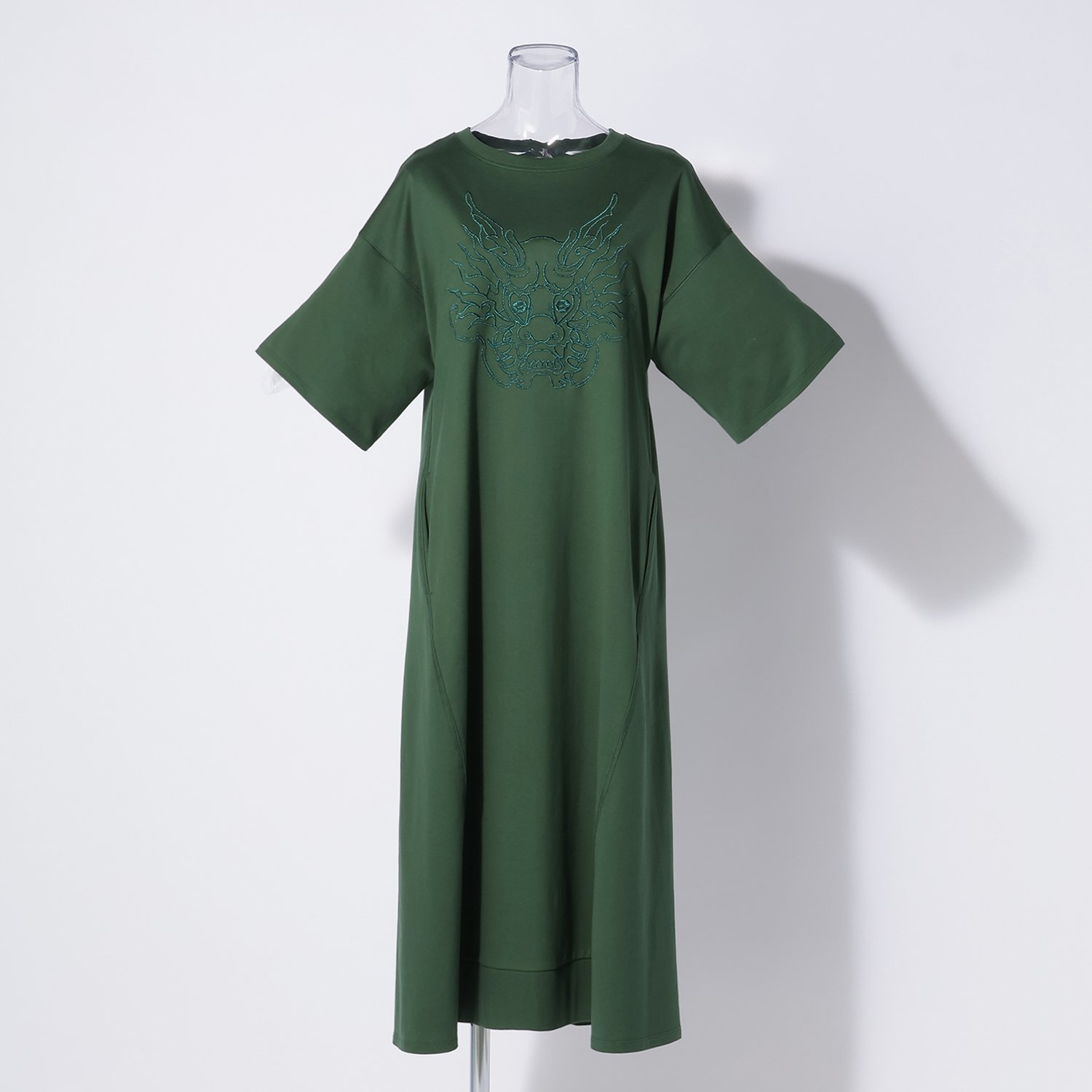 DRAGON FACE EMBROIDERY ワンピース｜VIVIENNE TAM（ヴィヴィアンタム