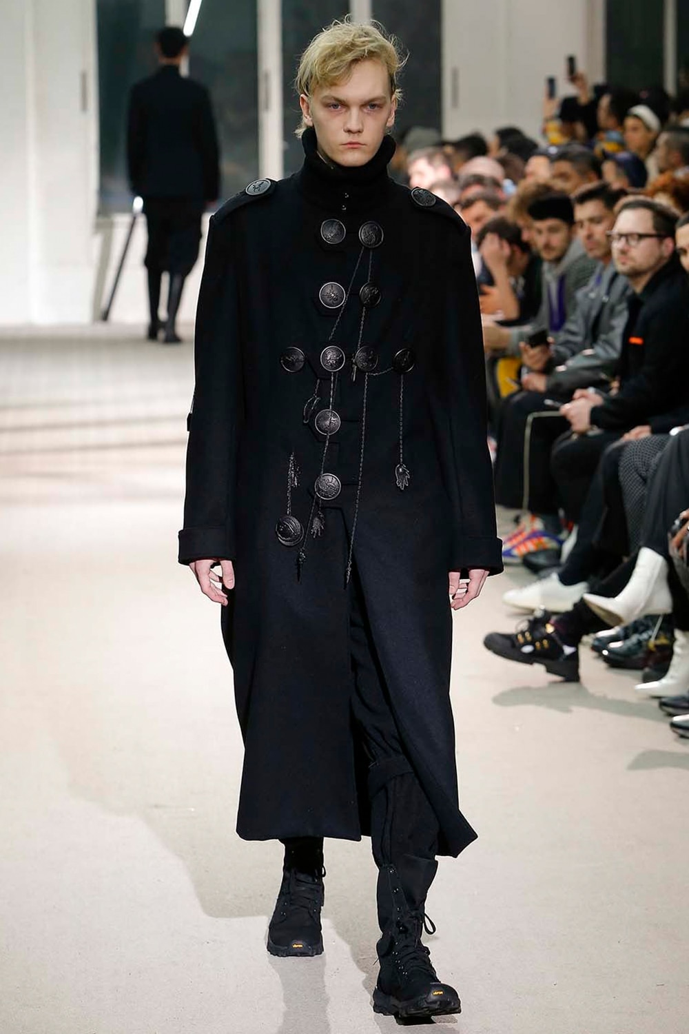 AUTUMN / WINTER 2019-20 | Yohji Yamamoto (ヨウジヤマモト) Official