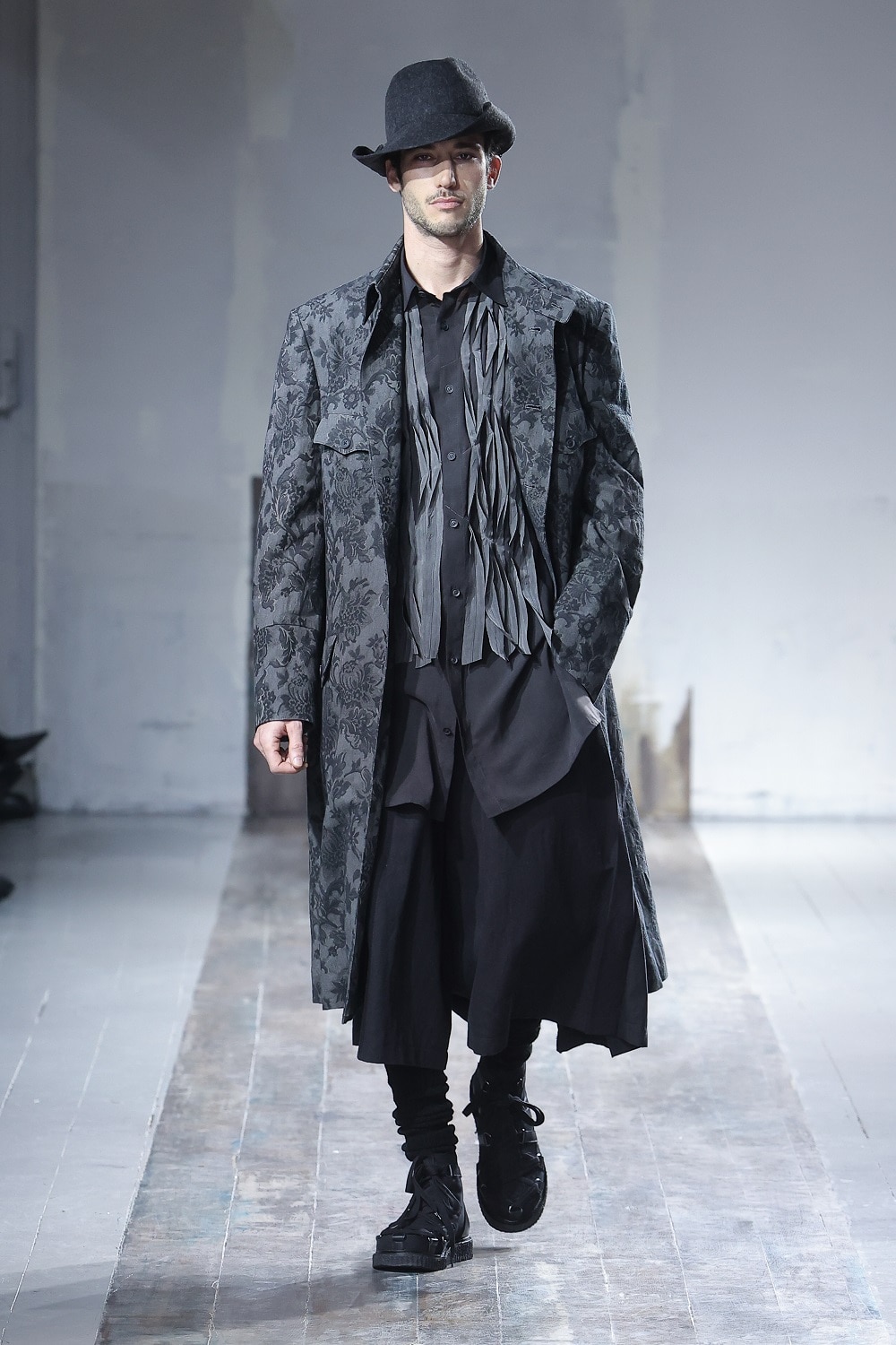 AUTUMN / WINTER 2024-25 | Yohji Yamamoto (ヨウジヤマモト) Official
