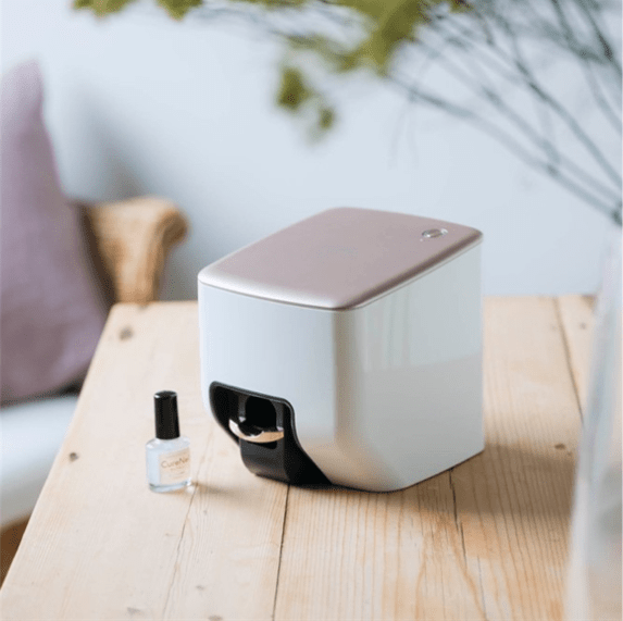 6月に発売開始したネイルアートプリンター「CureNel」が販売好調