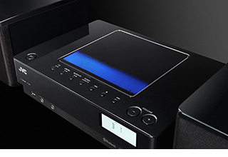 コンパクトサイズと高音質再生を両立した新スタイルデザインコンポ