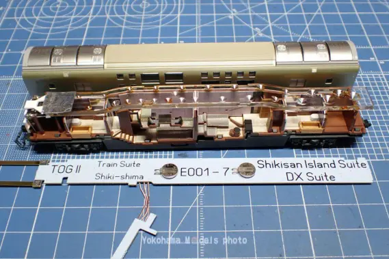 E001形 トランスイート四季島を弄る。その11 DENSHA.me製品蓄電式室内