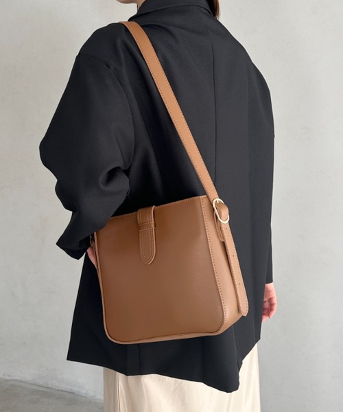 ショルダーバッグ バッグ フラップベルトデザイン PUスクエア