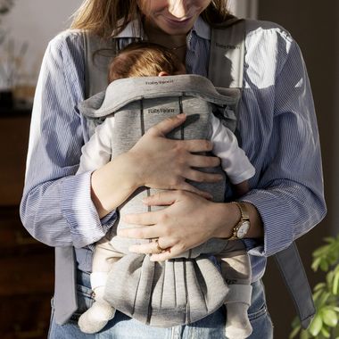 公式】ベビービョルン ベビーキャリア MINI｜新生児から使える抱っこ紐