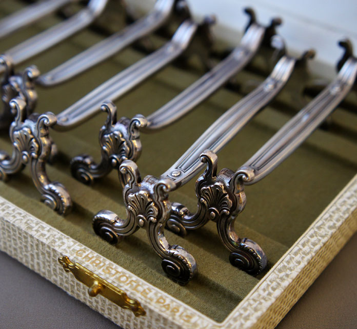 クリストフル「ナイフレスト箱入12本セット」《アンティックかとう》