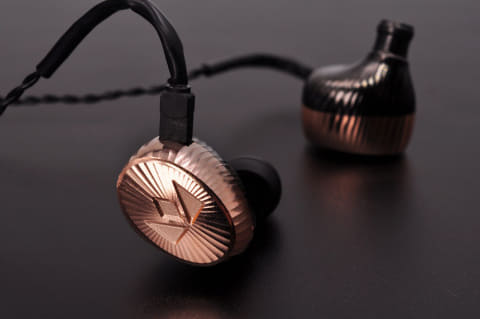 Noble Audio、BA10基の「Kaiser Encore」限定モデル。真鍮ハウジング