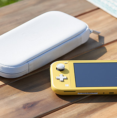 ゲームカード8枚収納付き。任天堂、「Nintendo Switch Liteキャリング