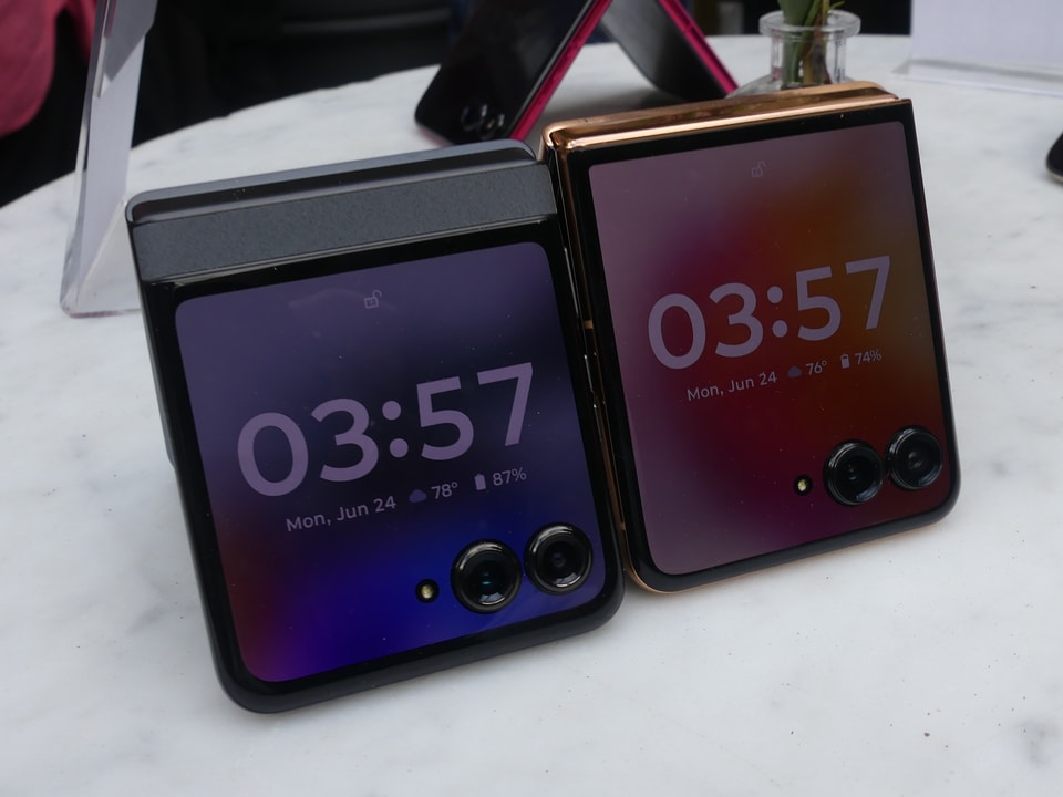 モトローラが「razr」の最新モデル「motorola razr 50 ultra