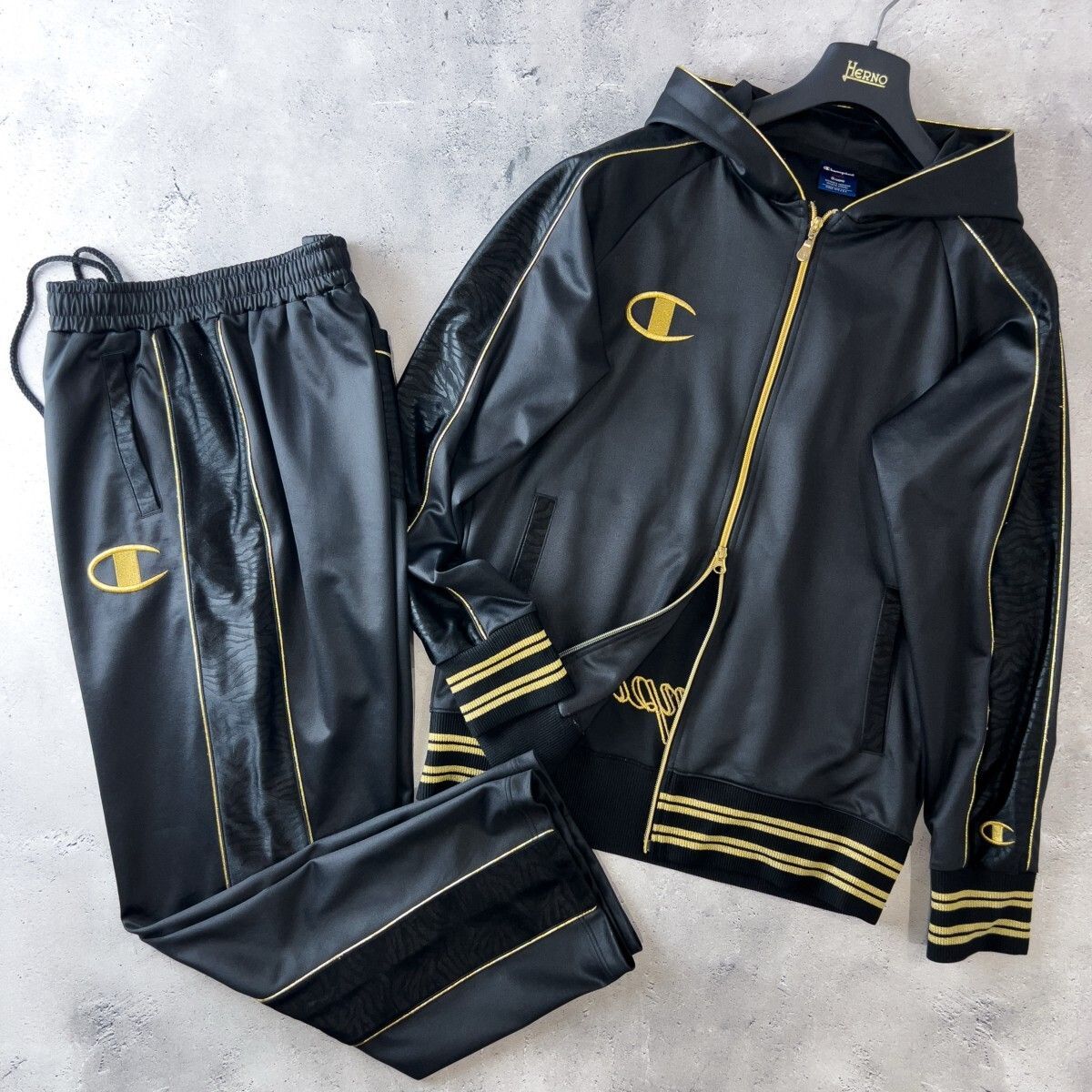 大人気! Champion × 魔裟斗 チャンピオン フーディ ジャージ