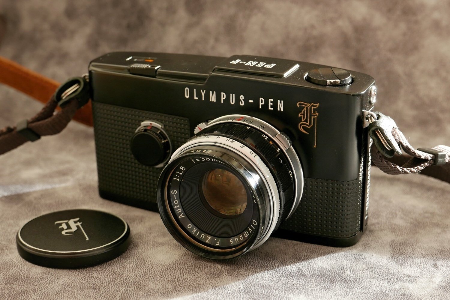 53．先にも後にもない一眼レフハーフカメラ OLYMPUS PEN F＜カメラ＞｜神成