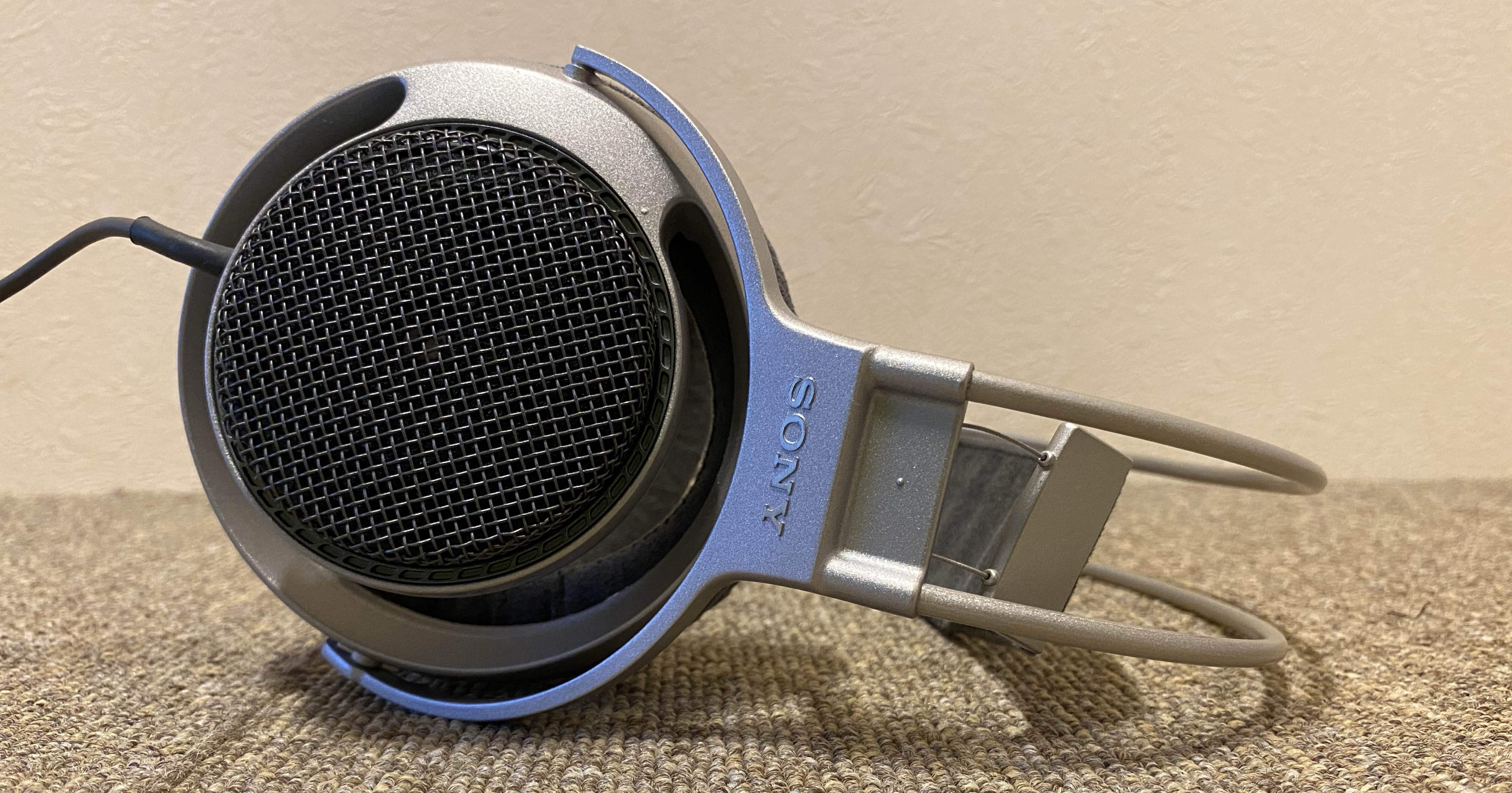 全体域の音のバランスがとても絶妙なヘッドホン！独特なデザインが印象