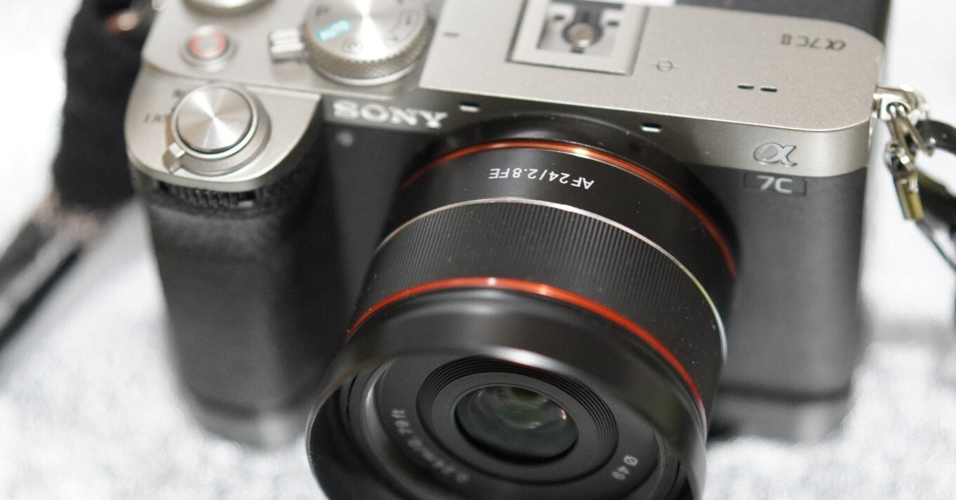 サムヤン AF 24mm F2.8 FEはフルサイズなのに軽量コンパクトでこってり