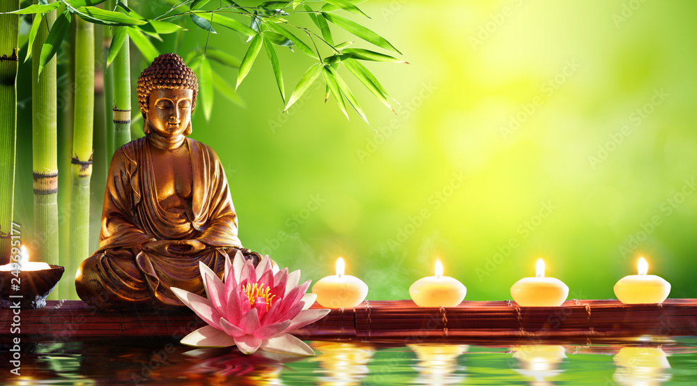 Poster Buddha Statue With Candles In Natural Background – Quadro