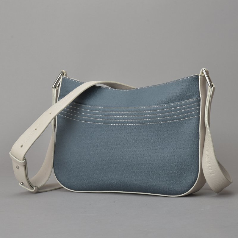 極美品 LOEWE ロエベ リピート アナグラム ショルダーバッグ PVC