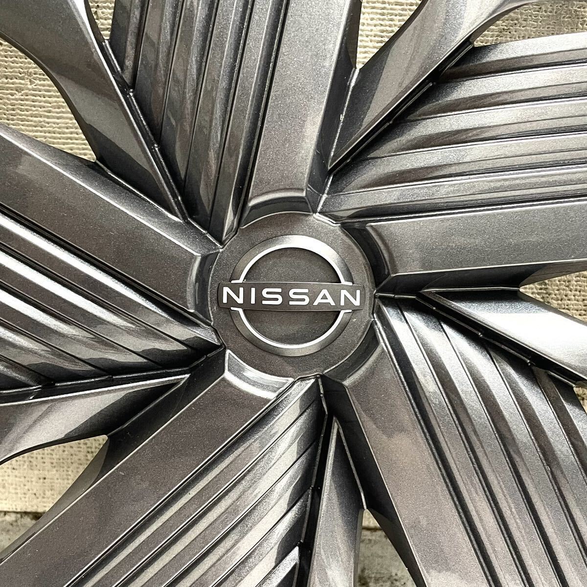 新車外し 超美品 ニッサン NISSAN 日産純正 E13 ノート 純正ホイール