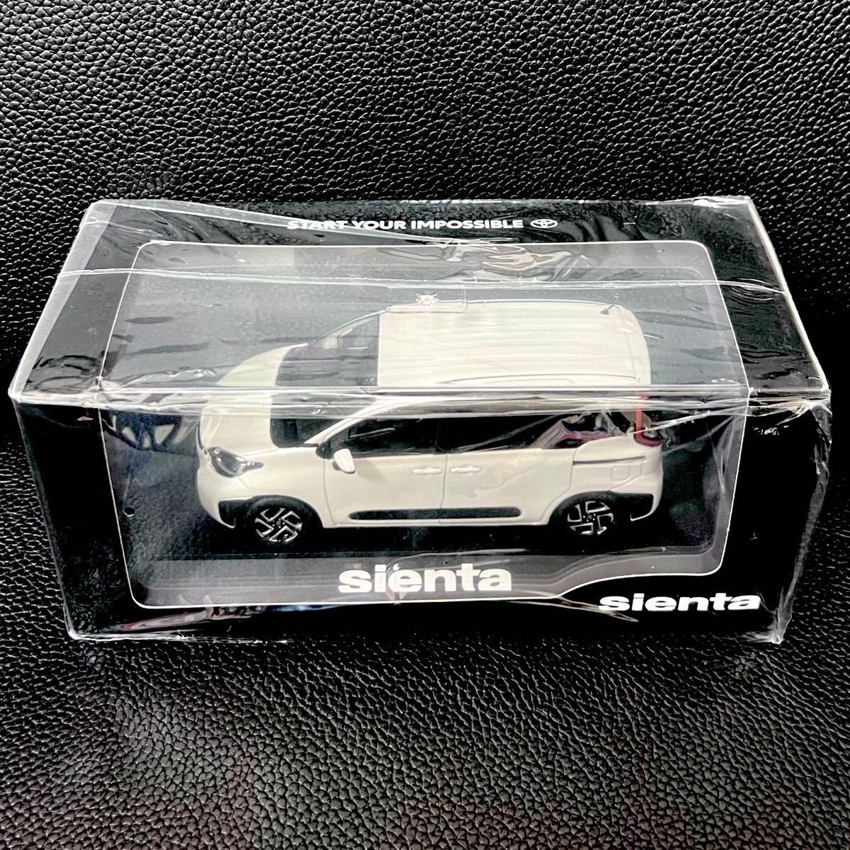 新品・未開封】シエンタ ホワイトパール 白 ミニカー カラーサンプル 1