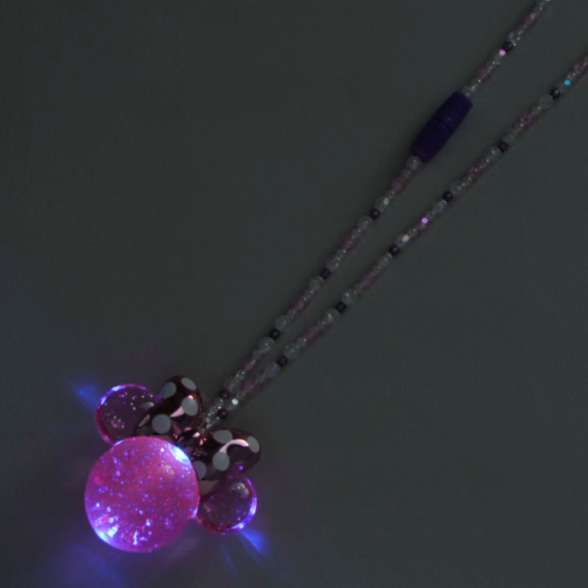 美品ミニーちゃん光るペンダントネックレスペンライト光るパルパルーザ