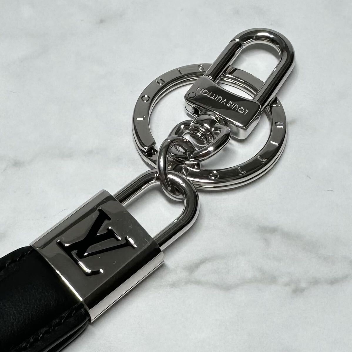 新品同様 現行品 定価5 7万 ルイヴィトン キーホルダー・LVパドロック