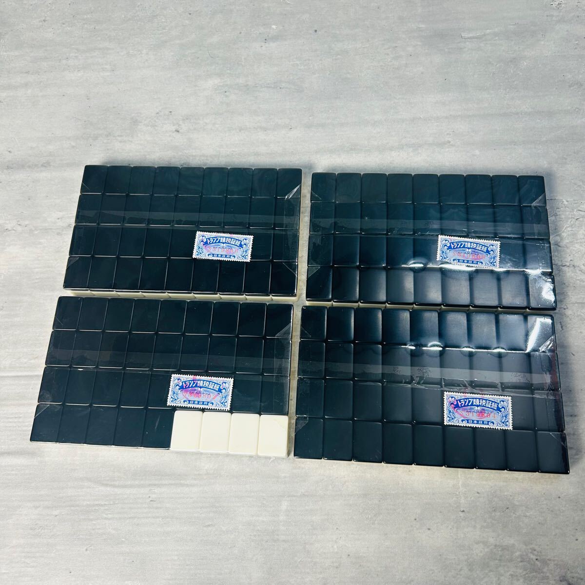 新品 未開封品 キングバード 麻雀牌 背黒牌 最高級 麻雀パイ 昭和