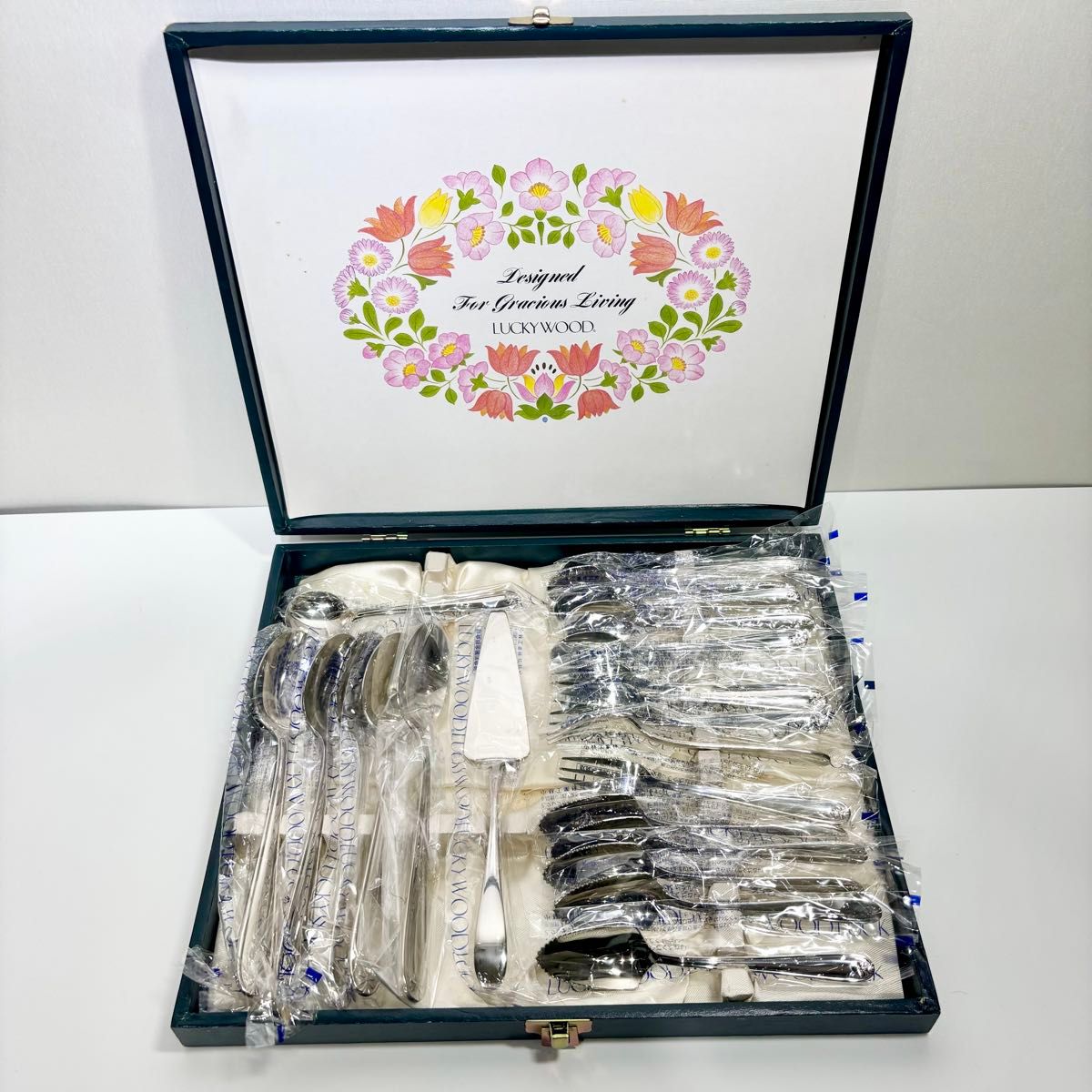 新品・未使用品 ラッキーウッド マリエッタ 18-10ステンレス 22ピース