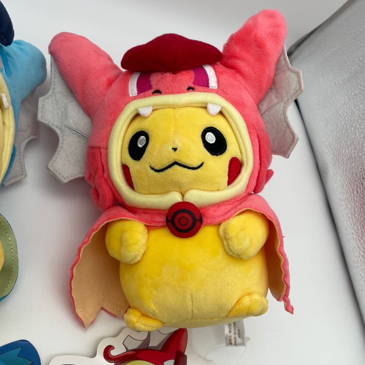 ポケモンセンター限定 メガヤドランのポンチョを着たピカチュウ