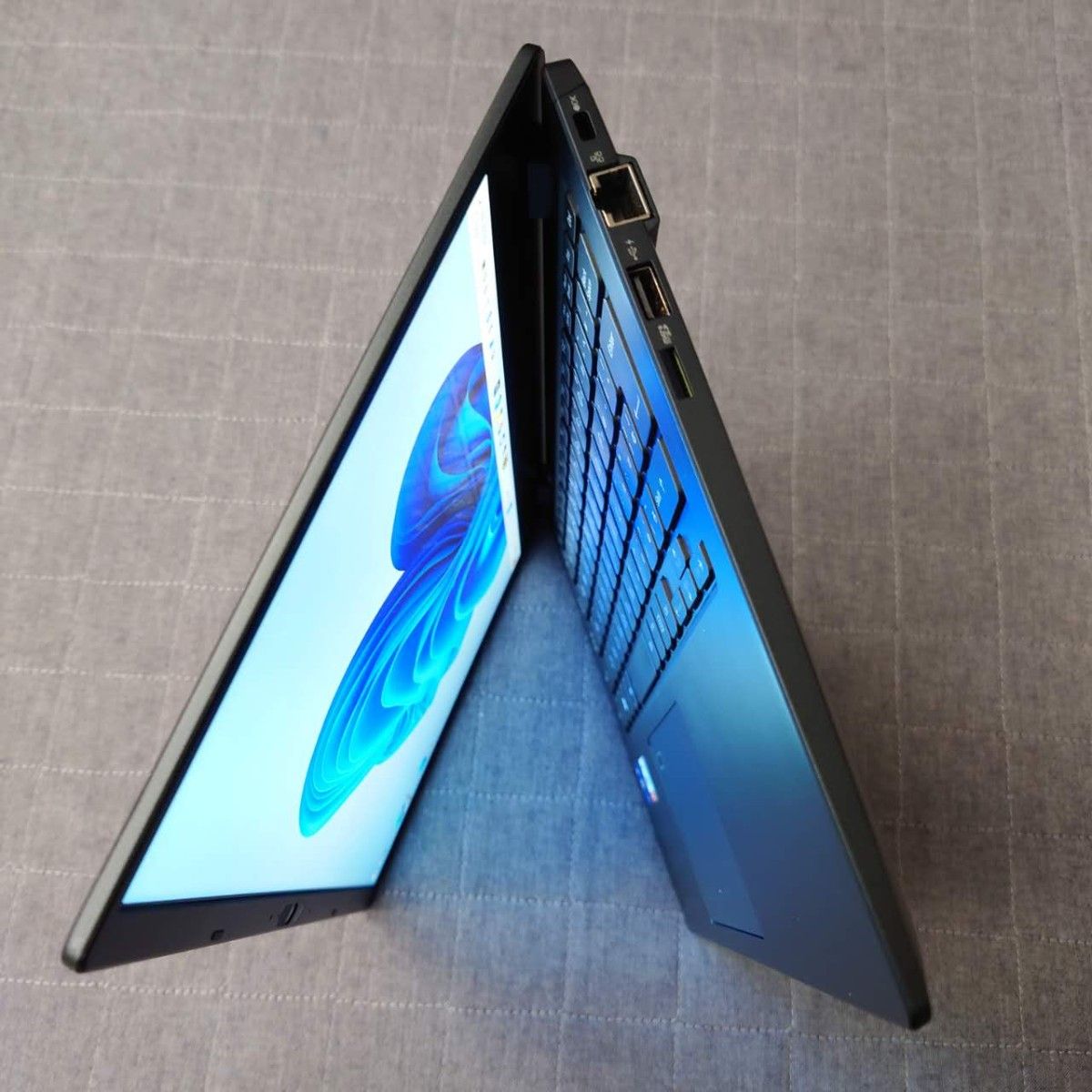 美品 Dynabook 超軽量 驚速 12世代i5 16GB 新品512GB 7 G83/KW｜Yahoo