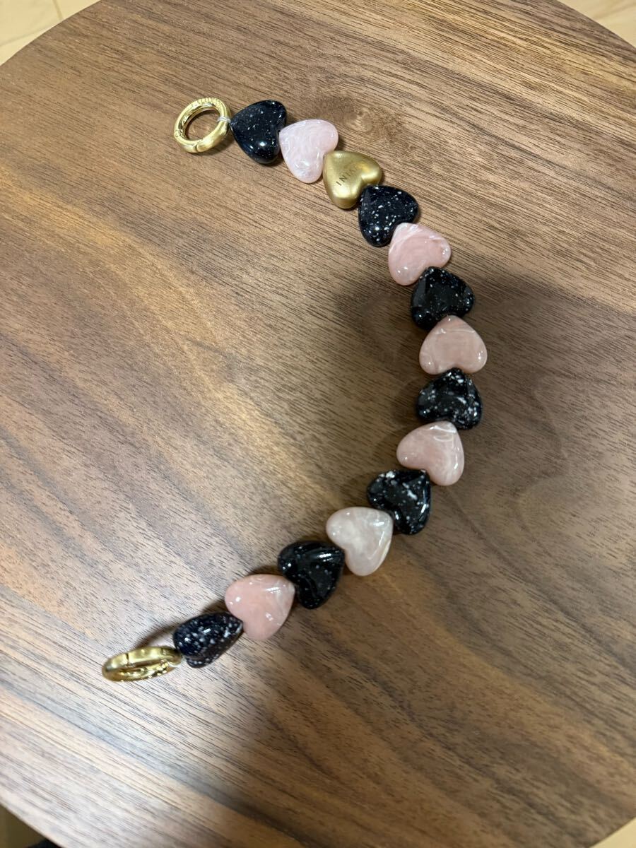 LOUVINI】 ハンドストラップ PETIT CUORE BLACK-PINK ルヴィニパリ