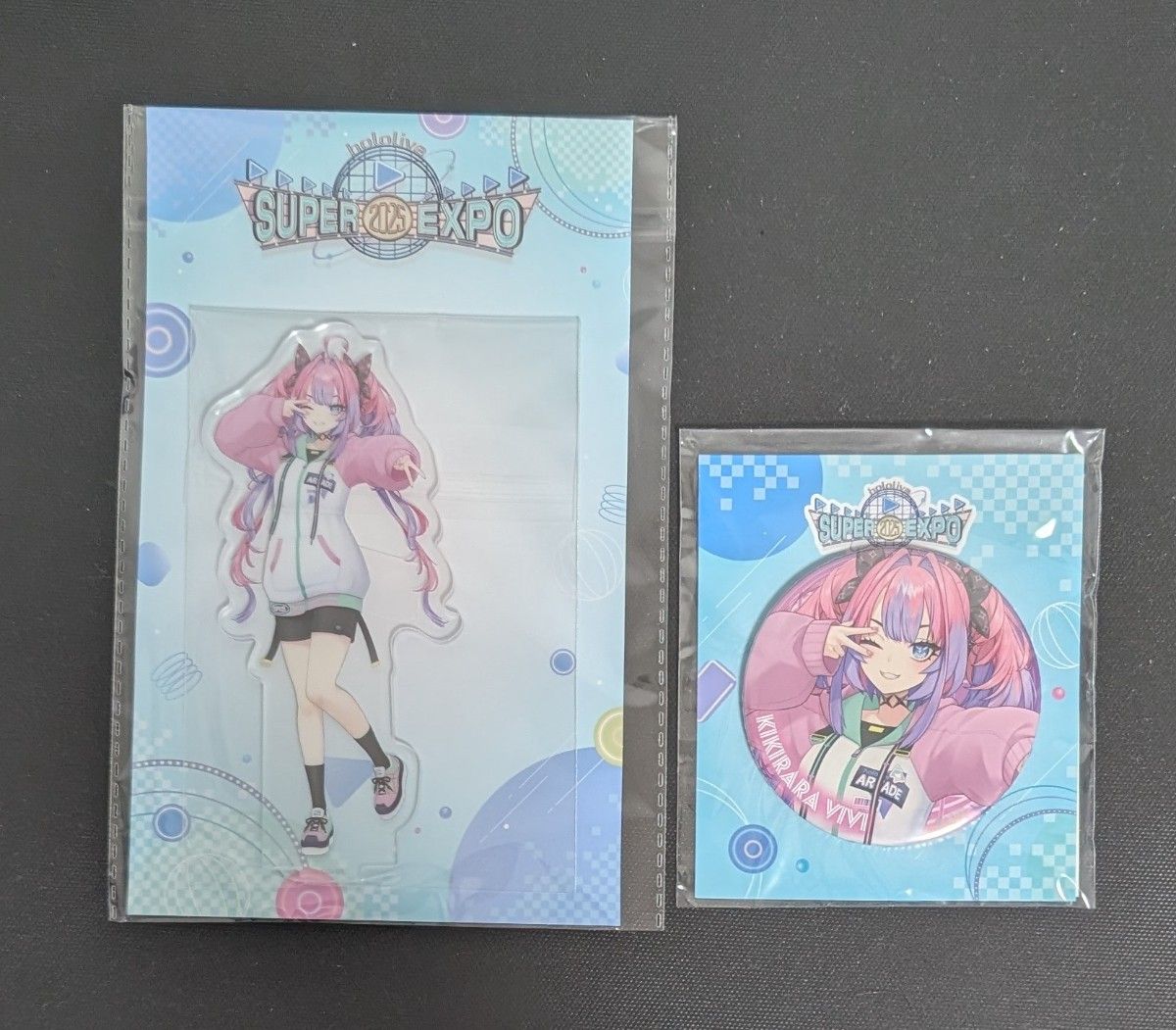 ホロライブエキスポ2025 綺々羅々ヴィヴィ アクリルスタンド 缶バッジ