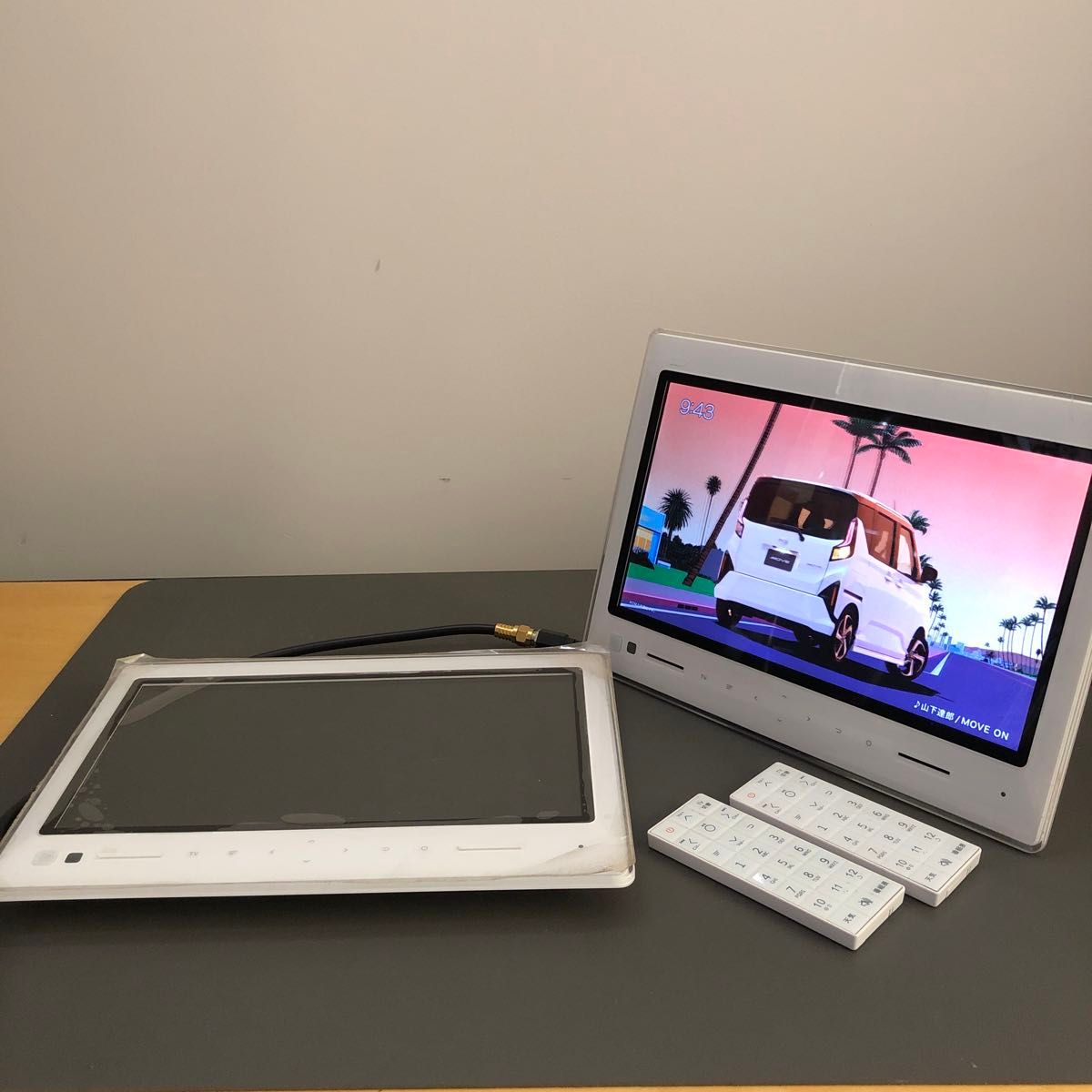 au PHOTO-U TV ポータブルTV ZTS11ホワイト (2台) 外部アンテナ端子