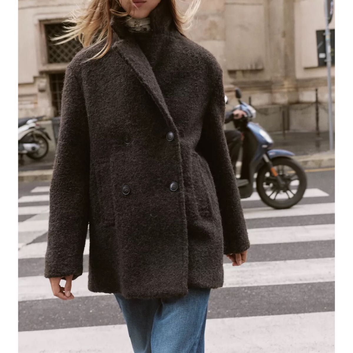 タグ付き新品 ZARAのブークレダブルブレストミディ丈コート Lサイズ