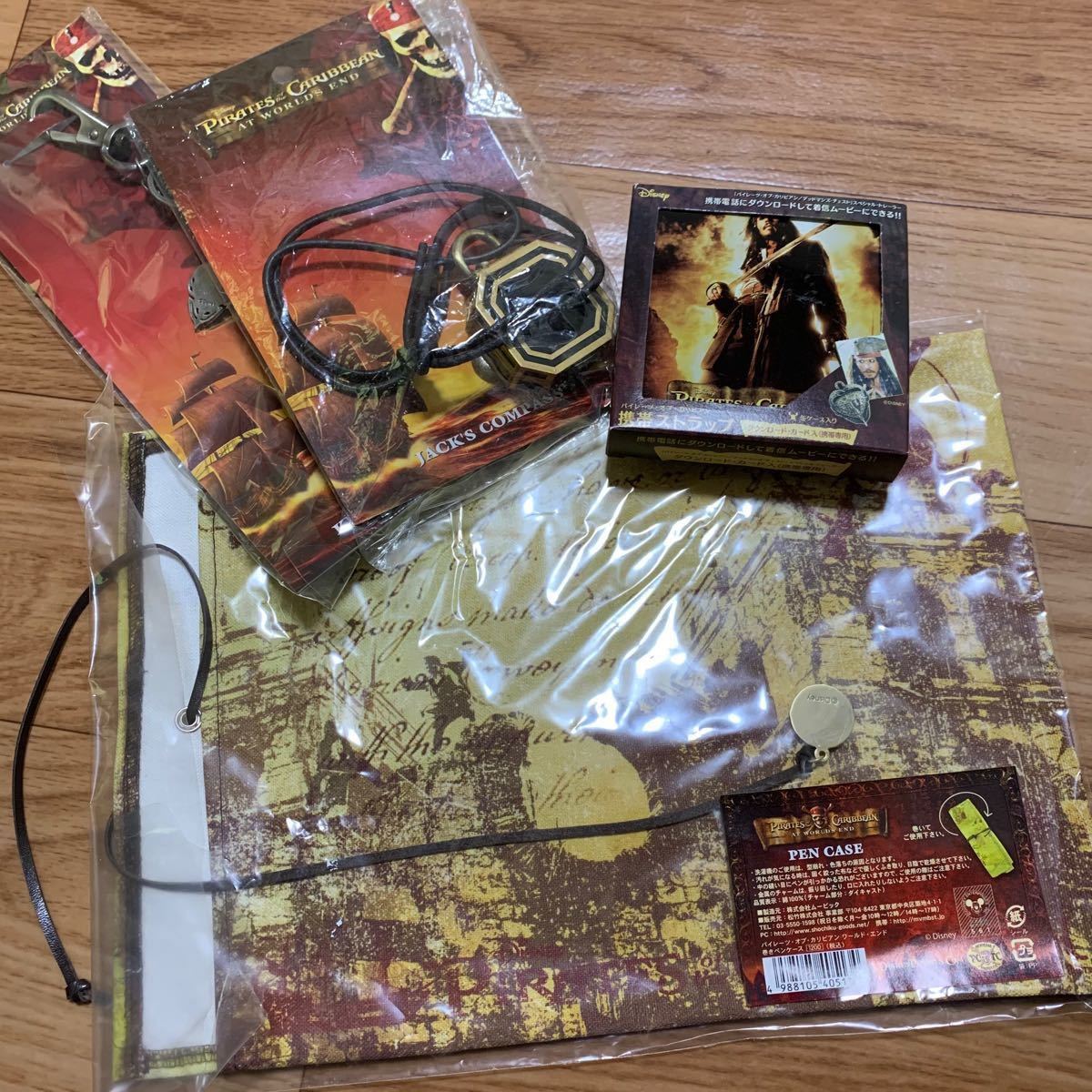 新品】パイレーツオブカリビアン グッズ15点セット コンパス入り